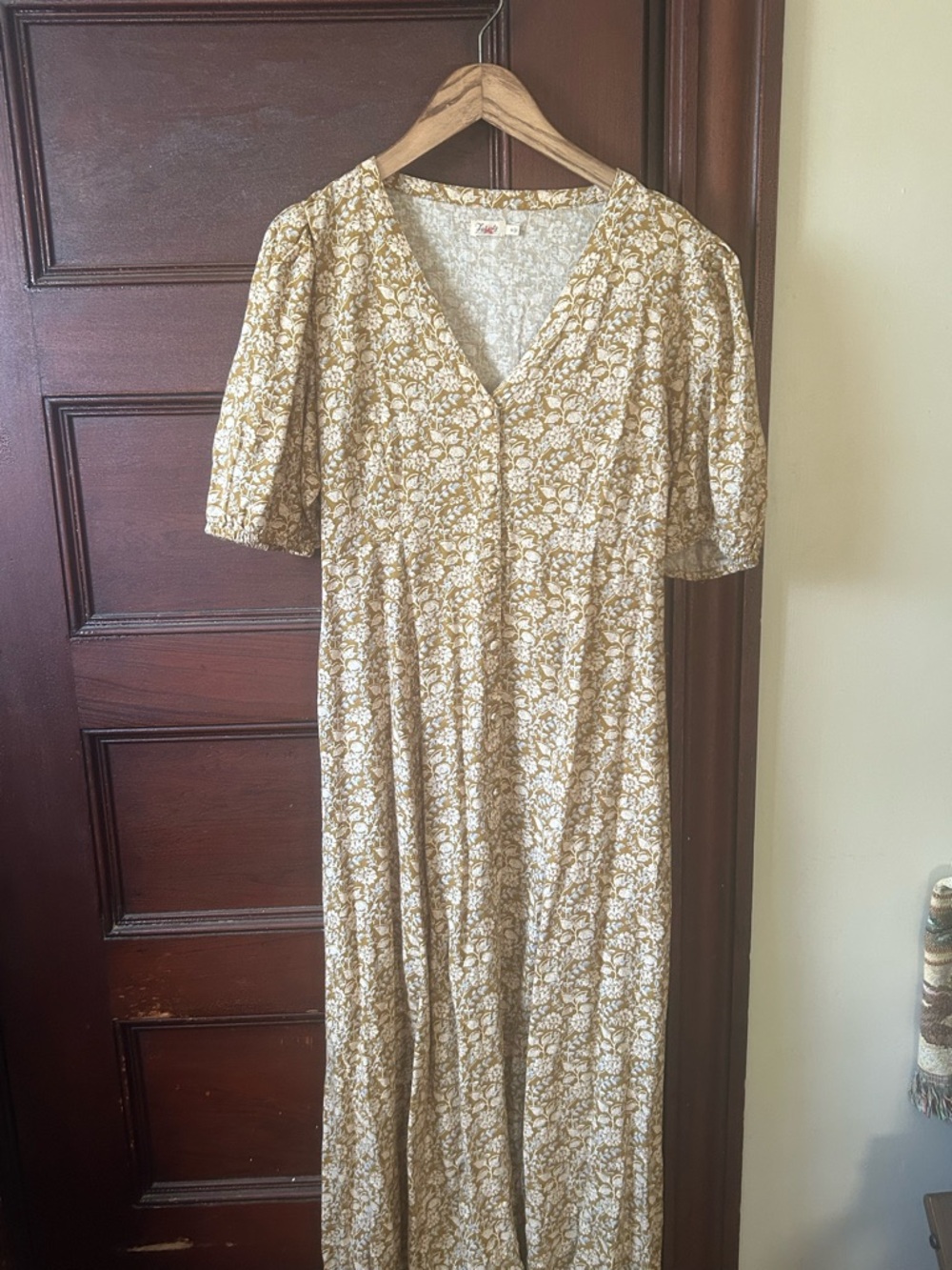 Faherty Havana Dress in Golden Theodora Floral - Picture 5 of 9